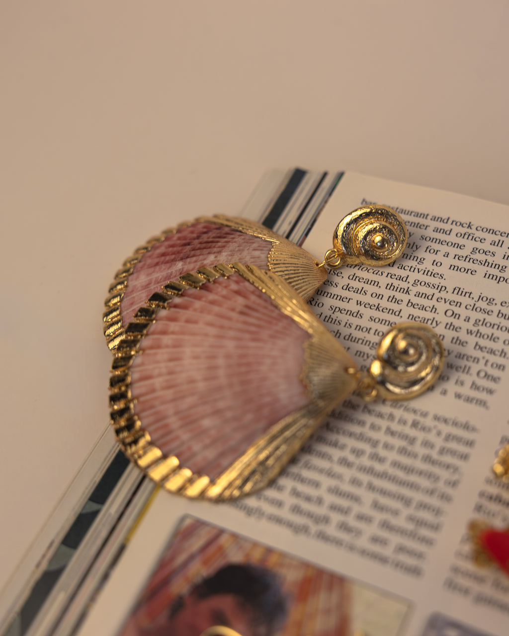 NATURAL SHELL EARRINGS