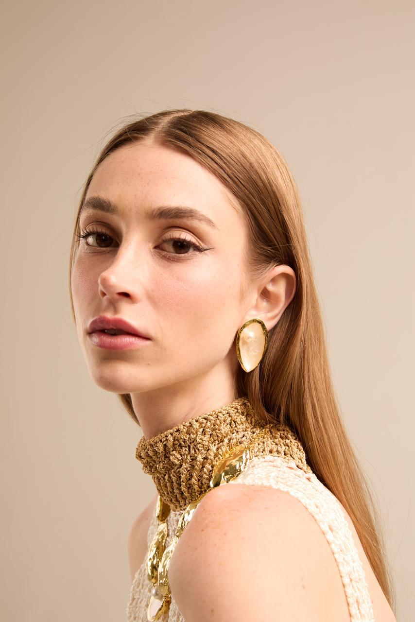 OYSTER STUD EARRINGS