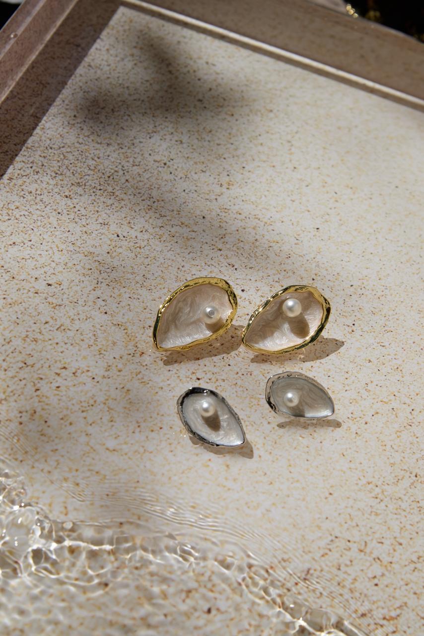 OYSTER STUD EARRINGS